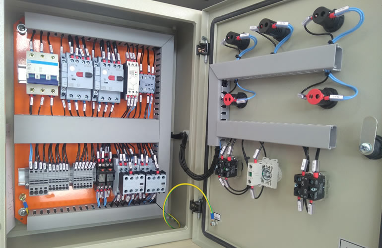 Manutenção de bomba de recalque e quadro de comando em condomínio